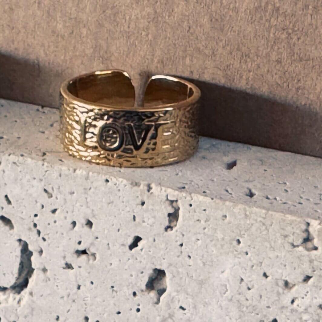MenaMountain Ring Golden Love