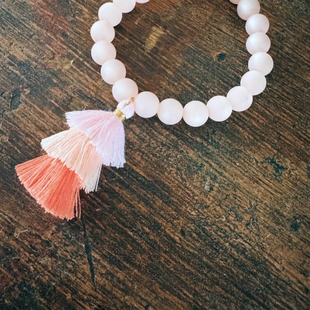 MenaMountain Armband Rosa Tassel