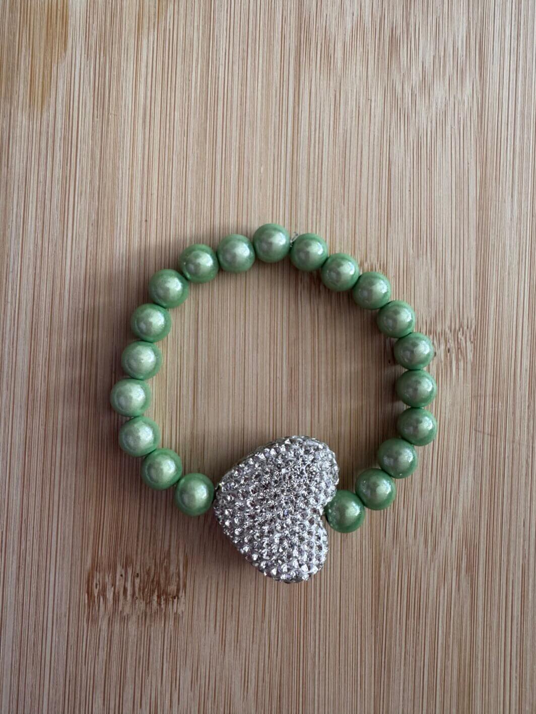 MenaMountain Armband lindgrün silbernes Herz