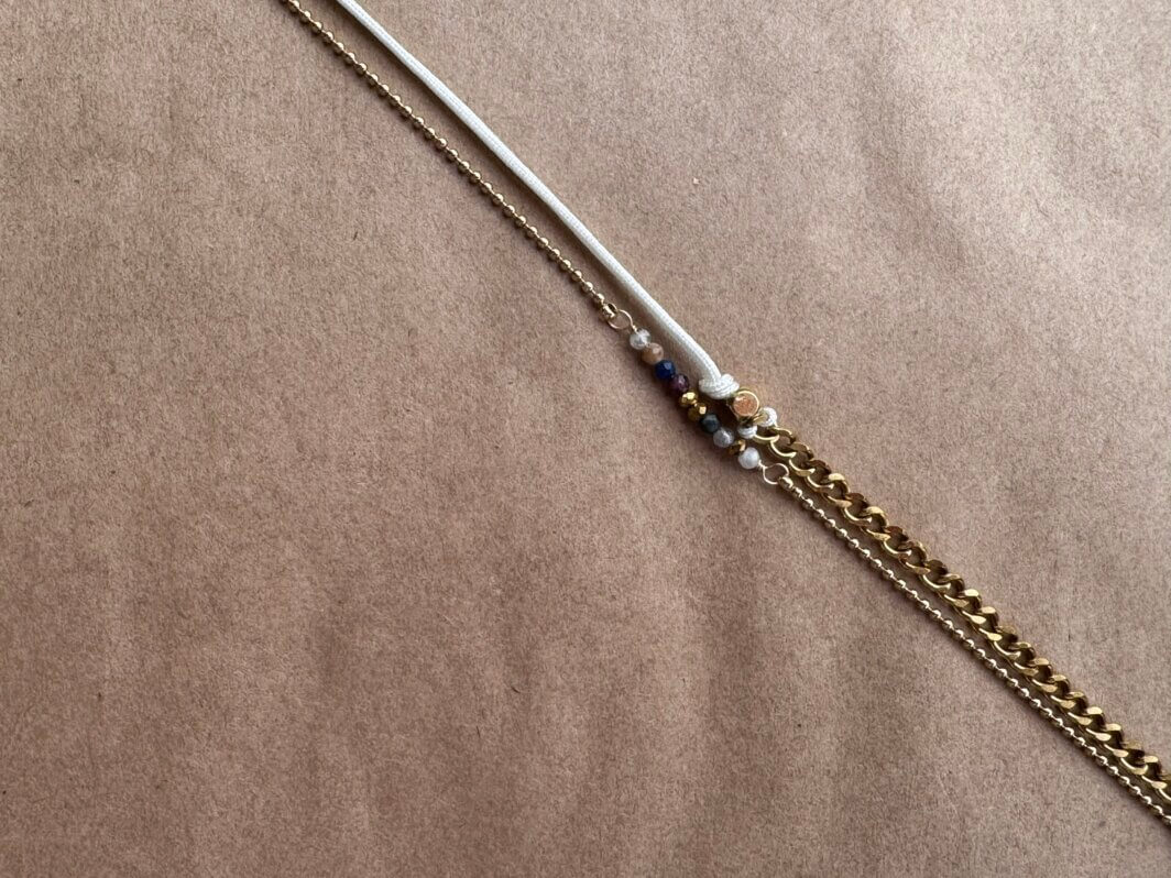 MenaMountain Armband gold weiss