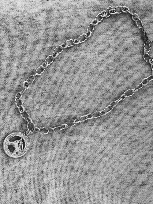 MenaMountain Halskette silber Halskettenliebe Pferd Anhänger Statementschmuck Accessoire