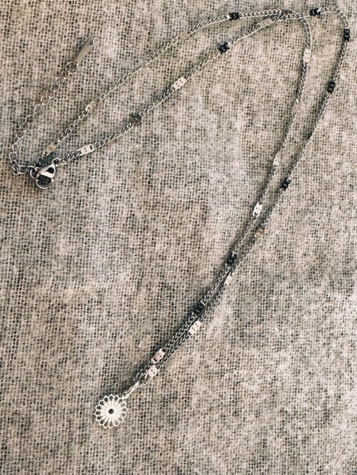 MenaMountain Halskette silber Blume Blümchen Boho Sommerschmuck