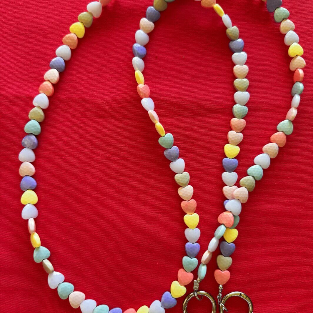 MenaMountain Handykette Love Loop Herzen Statement