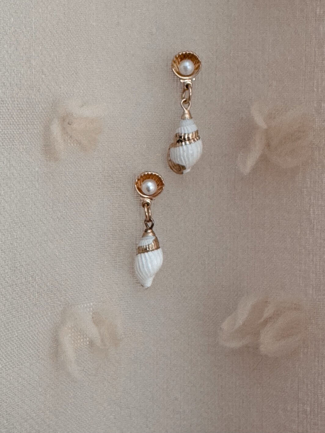 MenaMountain Ohrringe gold Muschel Sommer Accessoires