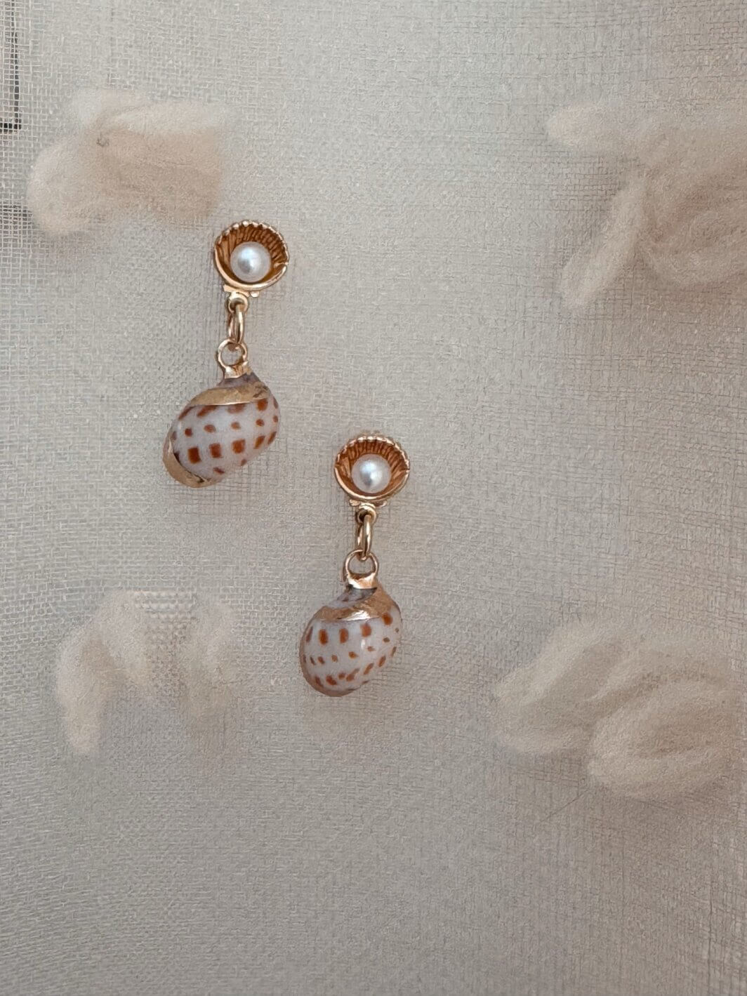 MenaMoutnain Ohrringe gold Muschel Schneckenmuschel Sommer Accessoires