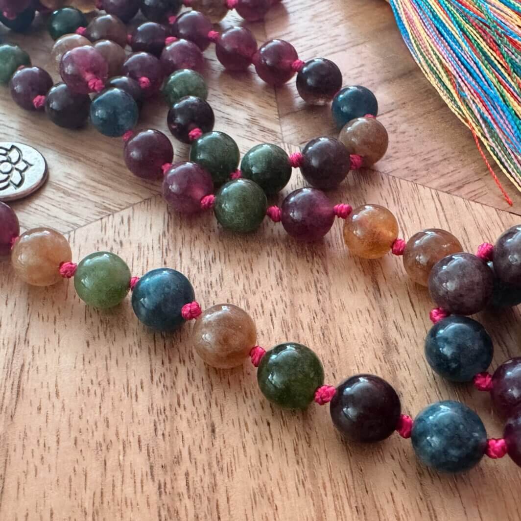 MenaMountain Halskette Malastyle Mala bunt Regenbogen Quaste traditionell Tradition