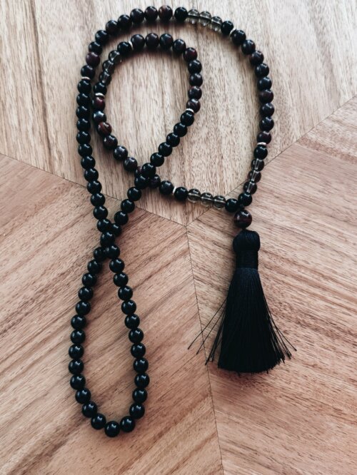 MenaMountain Halskette Malastyle Malakette braun durchsichtig Schmuck Tradition traditionell Quaste Sommer