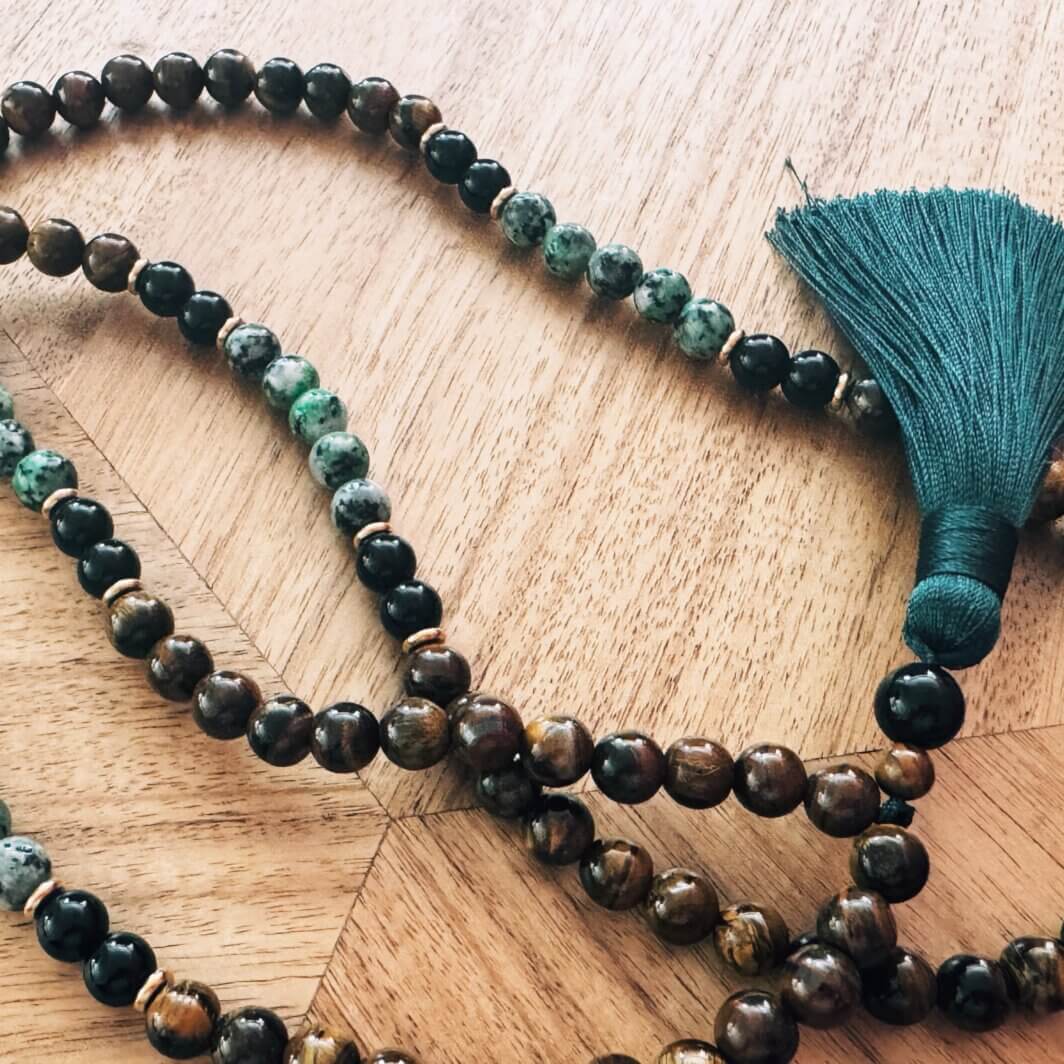 MenaMountain Halskette Malakette Mala Quaste grün Sommer Sommerliebe traditionell Tradition Tracht
