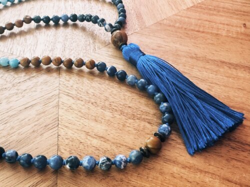 MenaMountain Halskette blau Malastyle Malakette Tracht Tradition traditionell Schmuckliebe Accessoires Sommeroutfit