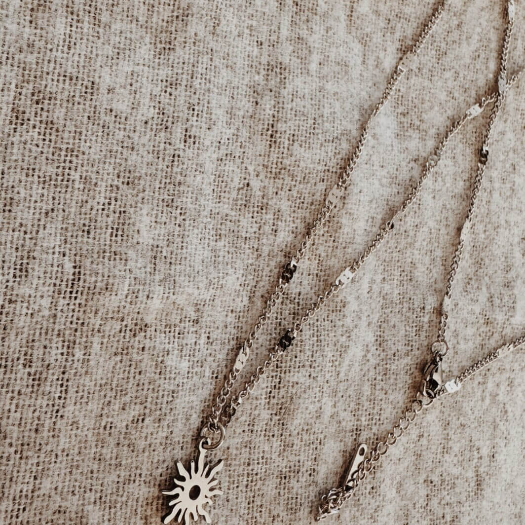 MenaMountain Halskette silber brennende Sonne Sommerschmuck